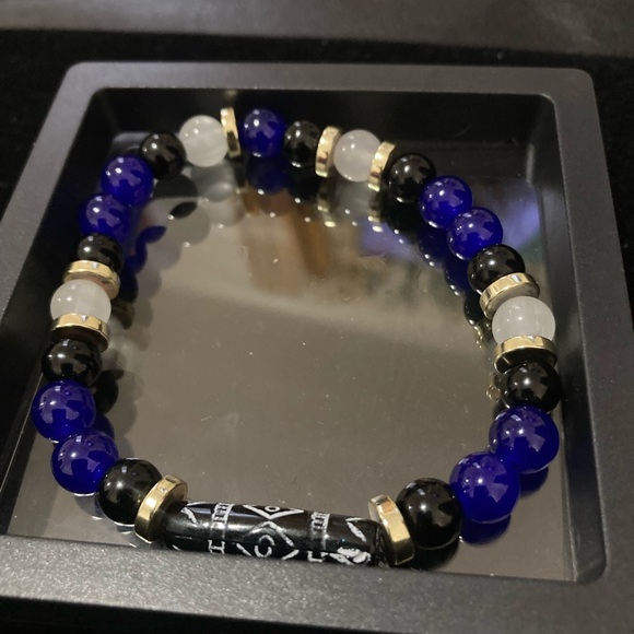 Elegant Blue and Black Beaded Bracelet - Picture 2 of 2